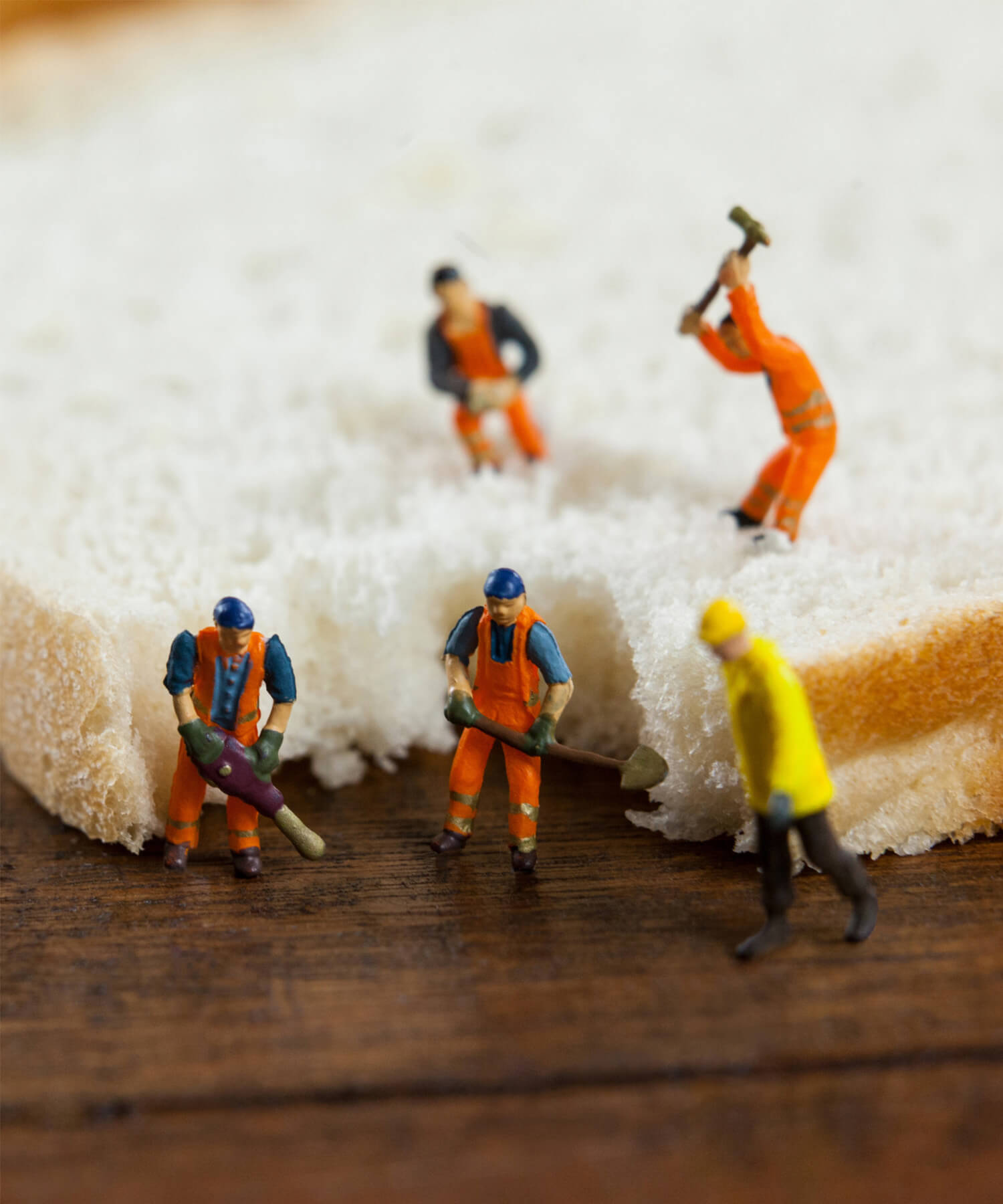 Workers on Sliced Bread (Standard Pro Resin)Model created by @awesomecontentPrinted by @awesomecontent